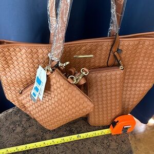 Time and Tru Tan Woven Tote Bag Set